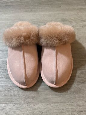 UGG Blush Pink Suede Shearling Clog Slippers Size (6 in Women’s)